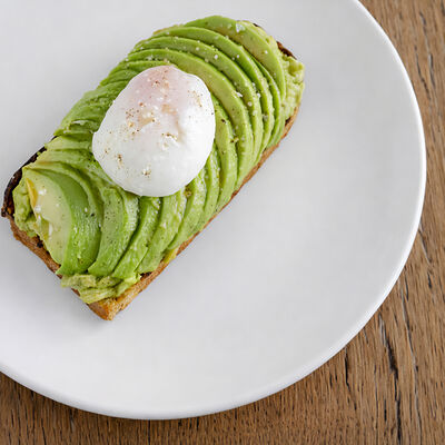 Авокадо-тост, яйцо пашот в Loro по цене 850 ₽
