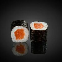 Ролл с лососем в Sushi Now