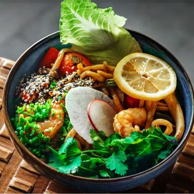 Китайская лапша с морепродуктами в Кухня Ли по цене 790 ₽