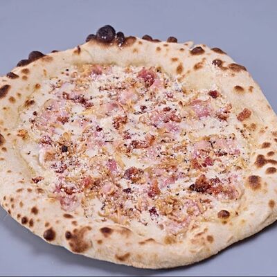 Пицца карбонарав Кафе Итальянцы по цене 720 ₽