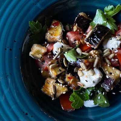 Салат с баклажаном и сладким Чили в La Terrasse по цене 450 ₽