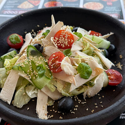 Салат с курицей в Rosso Pomidoro по цене 675 ₽