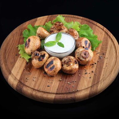 Шампиньоны-гриль с сырным соусом в Кафе Mister & Missis Grille по цене 460 ₽