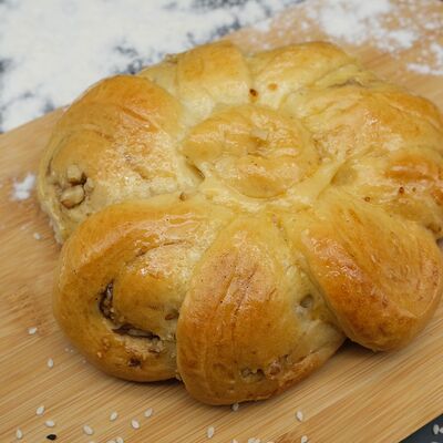 Булочка с орехами в AL BARAKAT по цене 130 ₽