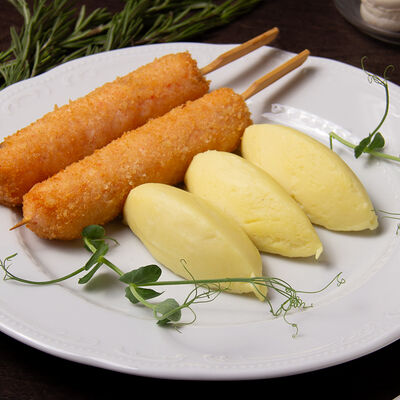 Кебаб из крабового мяса с картофельным пюре и соусом ру в La Maison гастробутик по цене 1390 ₽