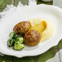 Куриные котлеты с картофельным пюре в Двор Помидор