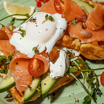 Вафли с лососем в Кафе Наше Место по цене 780 ₽