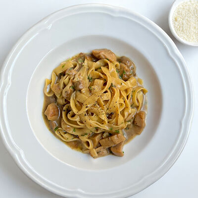 Фетучини с белыми грибами в Прошуттерия по цене 1140 ₽