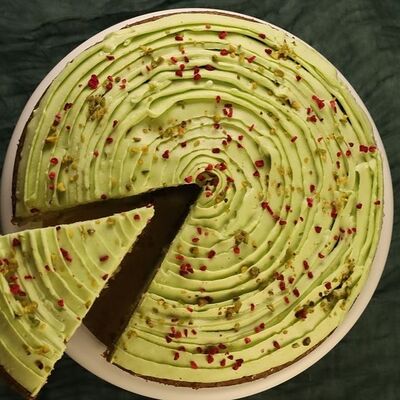 Молочный Фисташка пирог в Pekarius по цене 1649 ₽