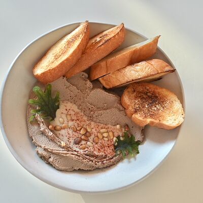 Паштет из куриной печени с ореховым соусом в Bucho по цене 380 ₽