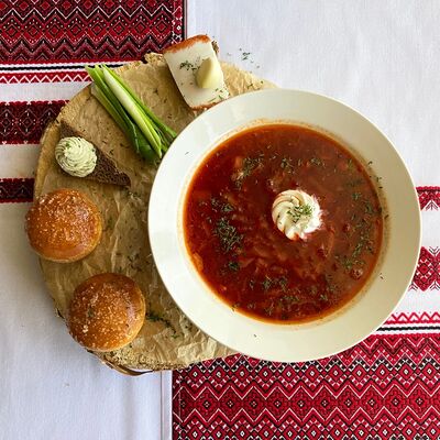 Борщ украинский с салом и пампушками в Диканька по цене 430 ₽