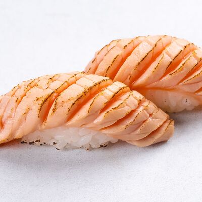 Суши с опаленным лососем в Раменная Ru-Rik по цене 460 ₽