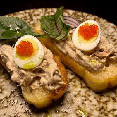 Пара брускетт с тунцомв Vinokurov karaoke rest по цене 761 ₽