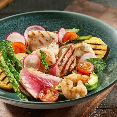 Морепродукты с овощами на гриле в Pizzarella36 по цене 1220 ₽