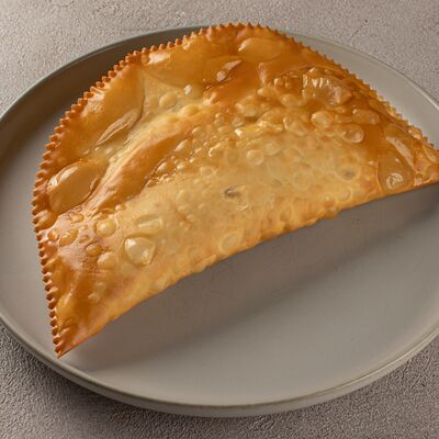 Чебурек традиционный в Оджахури по цене 360 ₽