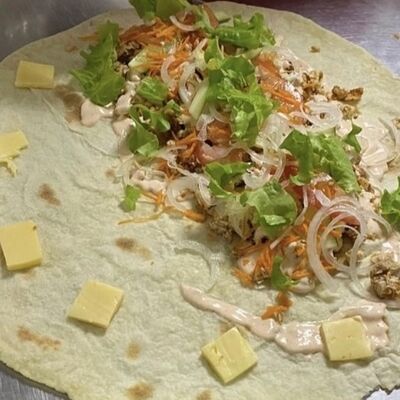 С сыром куриная в Шаурма у Виджая по цене 500 ₽