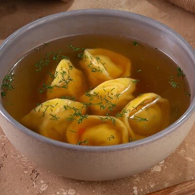 Пельмени Волжская курочка с бульономв ПЕЛЬМЕНИН по цене 290 ₽