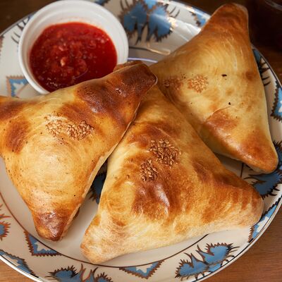 Самса с мясом халяль в Беш манты по цене 179 ₽