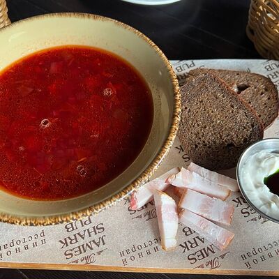 Борщ с томленой говядиной в The James Shark Pub по цене 430 ₽