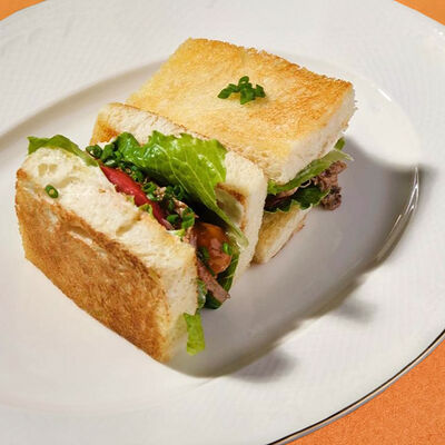 Бриошь с уткой и опятами в Lobby по цене 720 ₽