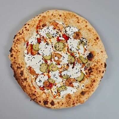 Пицца с креветками и огурцами кимчи в Кафе Итальянцы по цене 1020 ₽