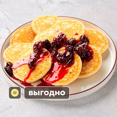 Большая порция панкейков с вишнёвым вареньем в Шоколадница по цене 994 ₽