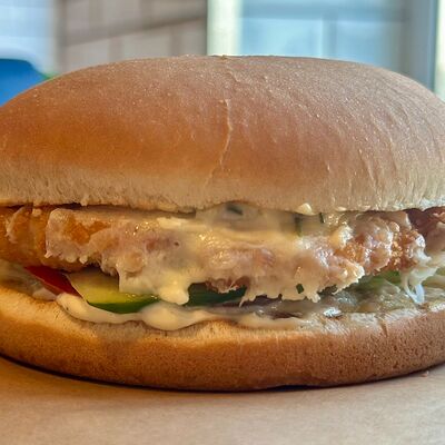 Бургер куриный в Хинкали от Гуся по цене 438 ₽