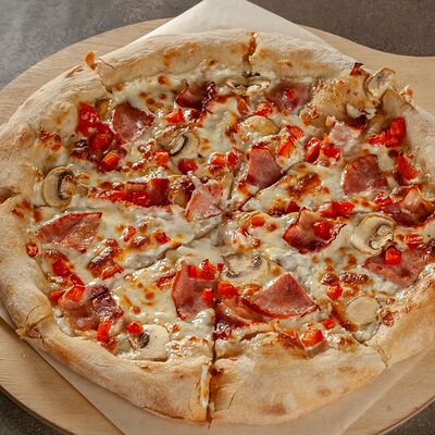 Пицца с ветчиной и грибамив Mr. Плюшкин по цене 800 ₽