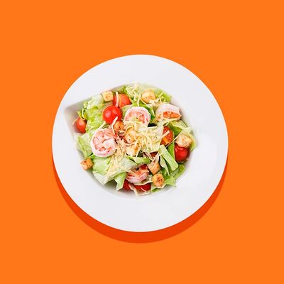 Салат Цезарь с креветкой в Оригами по цене 451 ₽