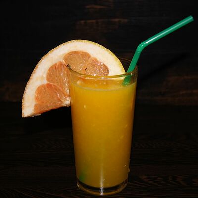 Грейпфрутовый натуральный сок в Шашлыки & Пироги по цене 300 ₽