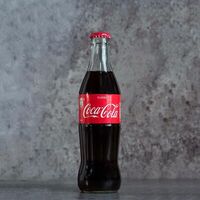 Coca-Cola Classic (стекло) в Карэ