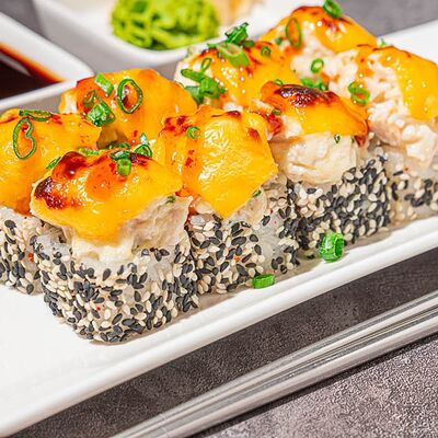 Запеченный с филе цыпленка в Rock & Roll Sushi по цене 715 ₽