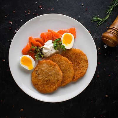 Драники с лососем фирменного посолав Catch по цене 34 р.