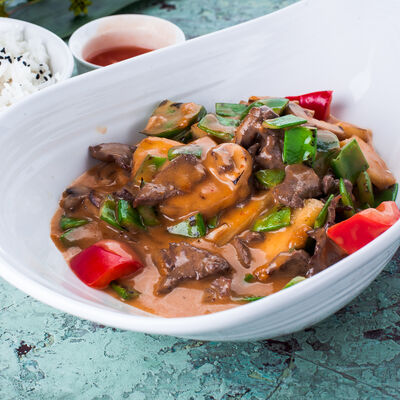 Говядина в красном соусе карри в BonoBo по цене 920 ₽