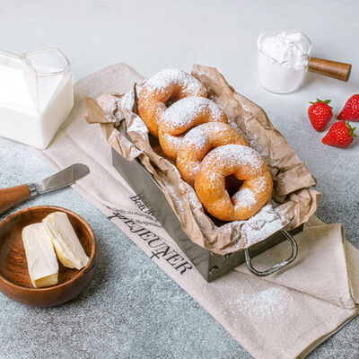 Пончики с посыпкой и топпингом на выбор в Пончики по цене 749 ₽