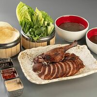 Логотип Том Янг Бар