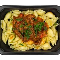 Гуляш с макаронами ракушками в За обе щёки