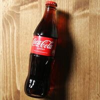 Coca-Cola в стеклянной бутылке в Mister Donerio