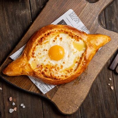 Хачапури по-аджарски классическое в Шашлык Хаус GRILL&PIZZA по цене 799 ₽