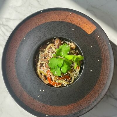 Wok с удоном и курицей в Foxinn по цене 580 ₽