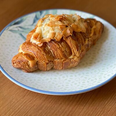 Круассан миндальный в Family Kitchen по цене 320 ₽