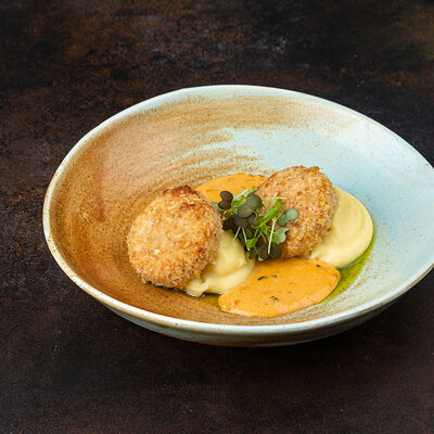 Крабовые котлетки с карт-ым пюре и соусом из мидий в Город детей по цене 552 ₽