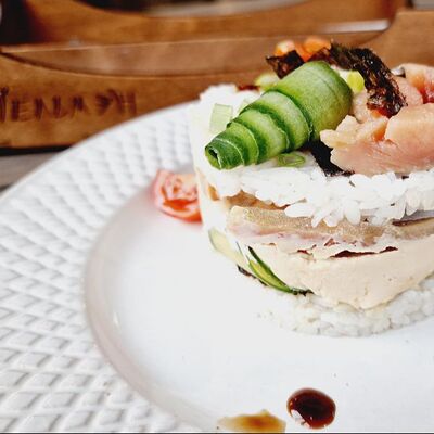 Салат Филадельфия в Пельмэн по цене 510 ₽