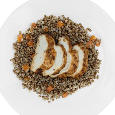 Куриная грудка гриль с гречкой и морковью в За обе щёки по цене 309 ₽