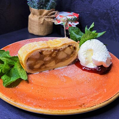 Штрудель яблочный в Лесная поляна по цене 610 ₽