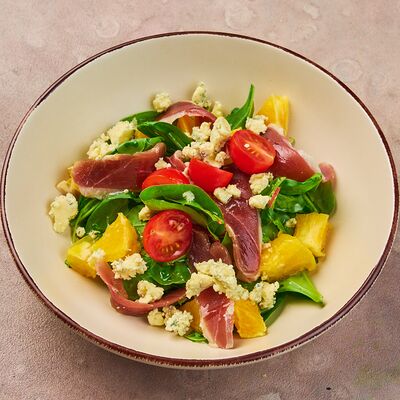 Салат с вяленой уткой и апельсином в Балкан Петроградский по цене 890 ₽
