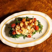 Брускетта с креветкой и гуакамолев Луи