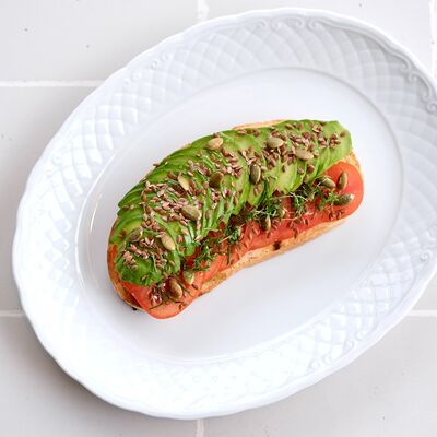 Брускетта с авокадо и семенами льна в Кукумбер по цене 550