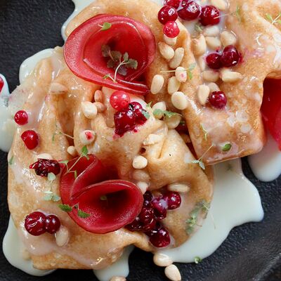 Блинчики с таежным десертом в Хюгге Сырный ресторан по цене 420 ₽