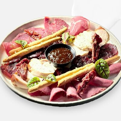Ассорти из мясных деликатесов в Caviar по цене 1250 ₽